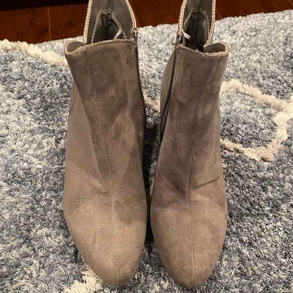 Express Boots - Picture 2 of 4